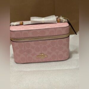 🌸🌸Coach Cosmetic Case In Signature Canvas Gold/Powder Pink